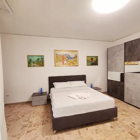 Tarak Palace Panzió Mestre