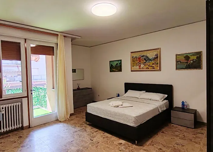 Alojamento de Acomodação e Pequeno-almoço Tarak Palace *