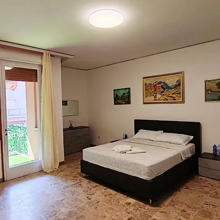 Bed & Breakfast Tarak Palace *